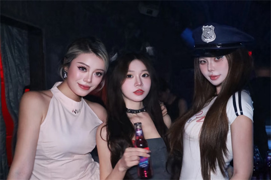 石家庄宝丽金ktv招聘身材好的跳舞美女