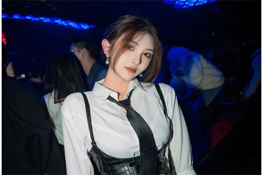 女生去ktv酒吧