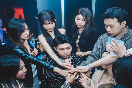 上海master玛斯特酒吧ktv美女帅哥长期火爆招人中