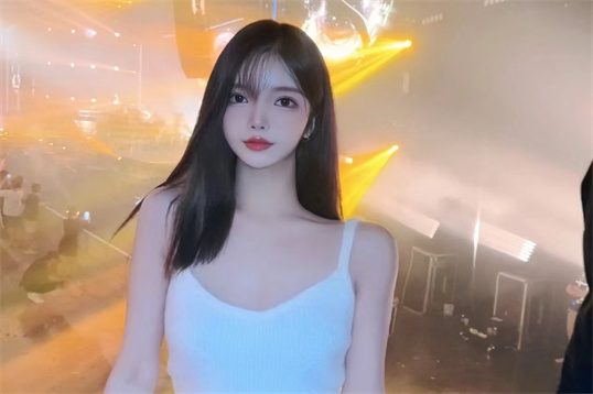 酒吧美女女模